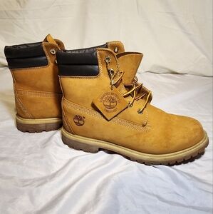 Timberland boots zise 9 Wheat Brown
